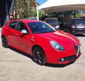 
									Alfa romeo giulietta rossa full								