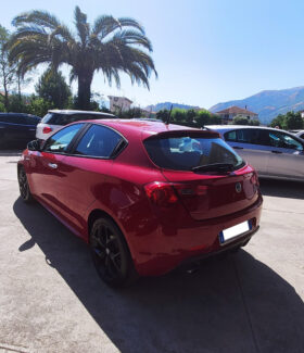 
									Alfa romeo giulietta rossa full								