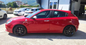 
									Alfa romeo giulietta rossa full								