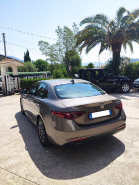 
									Alfa Romeo Giulia 2.2 JTDm AT8 150CV (110Kw) 2017 full								